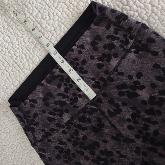 Splits59 Size Medium Dual Waistband Airweight 7/8 Animal Print Leggings - Picture 12 of 15